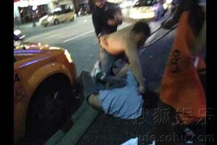 街头爆料人挨打视频播放,正义与暴力冲突的瞬间 第3张 街头爆料人挨打视频播放,正义与暴力冲突的瞬间 第3张